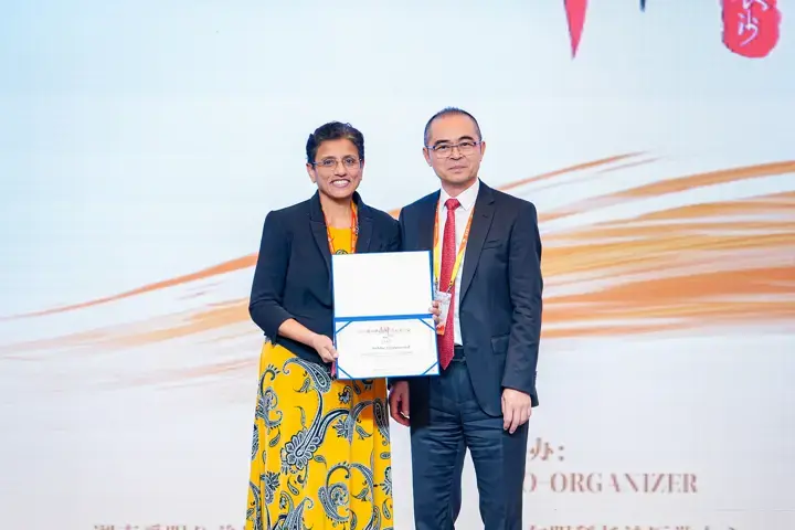 Prof. Sobha Sivaprasad on the international retinal summit stage